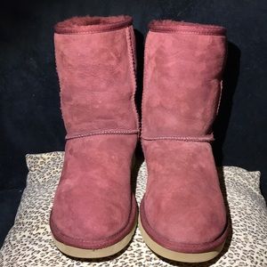 UGG Classic short Size w7 maroon/ wine color